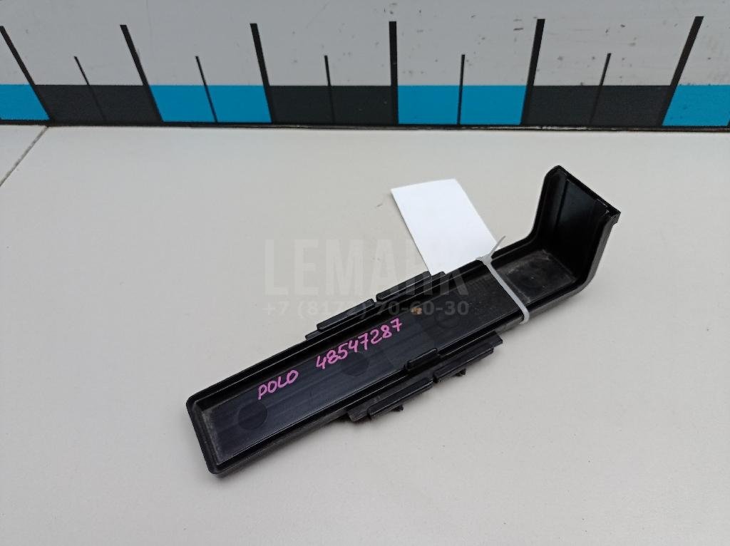 Крышка салонного фильтра