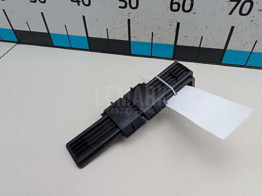 Крышка салонного фильтра