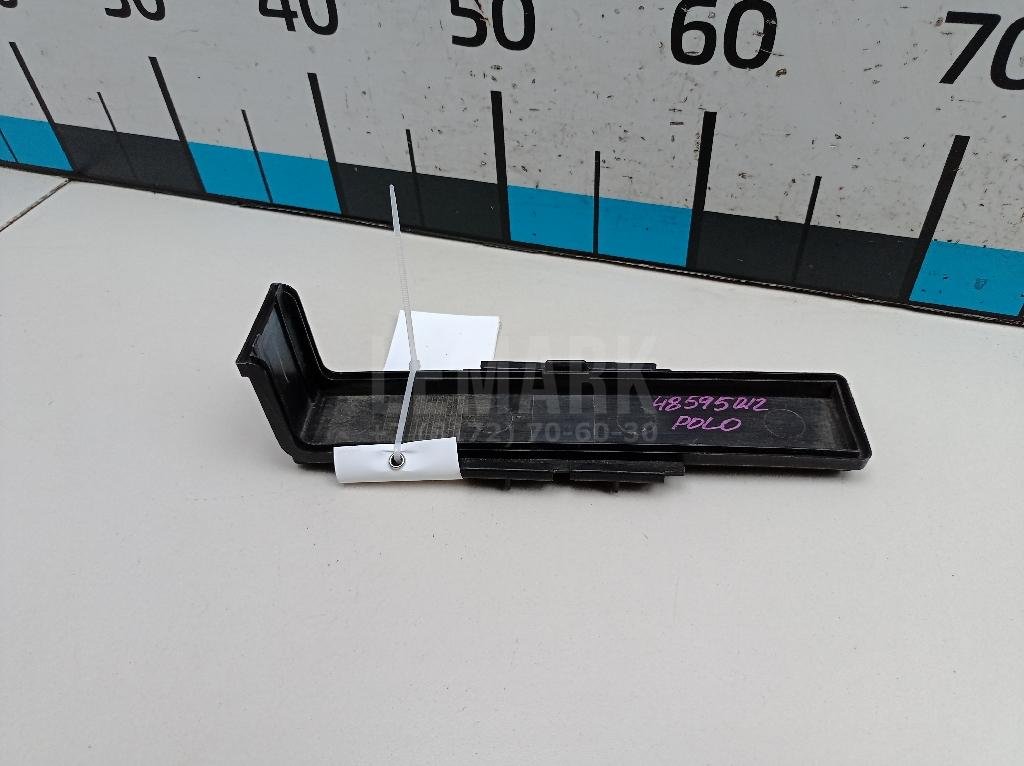 Крышка салонного фильтра