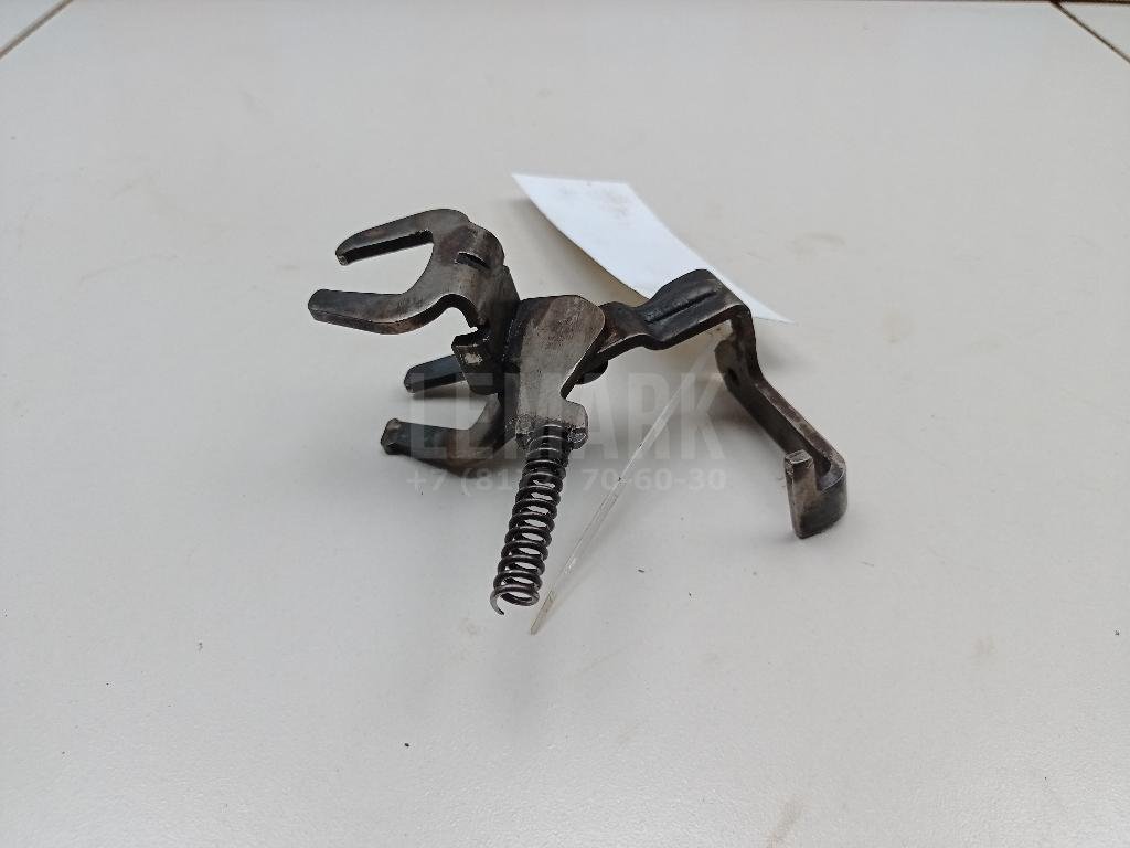 Вилка включения передачи