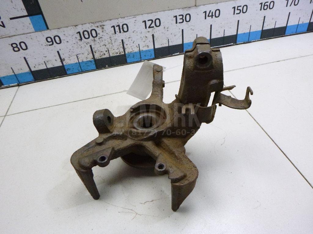 Кулак поворотный передний левый