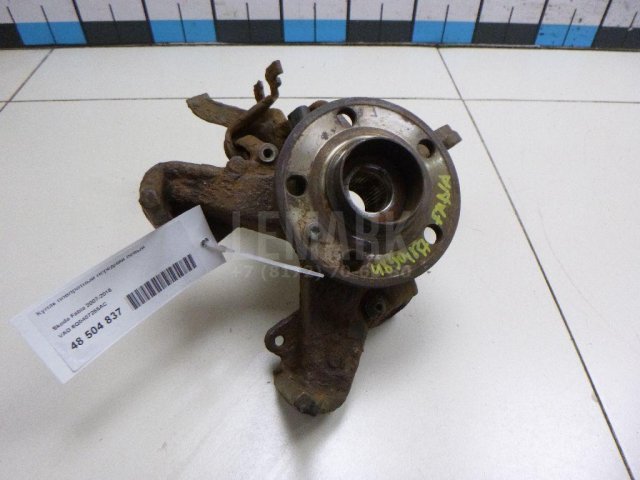 Кулак поворотный передний левый