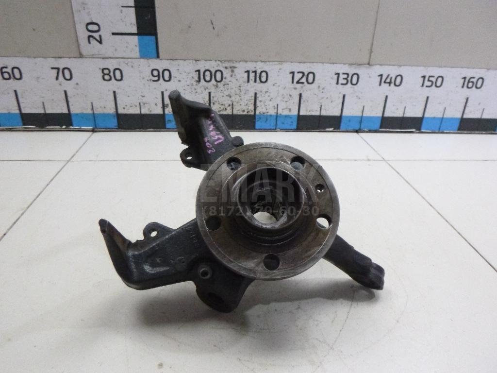 Кулак поворотный передний левый