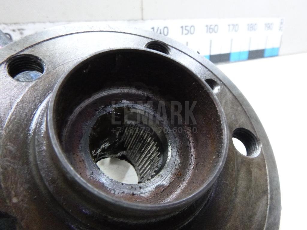 Кулак поворотный передний левый