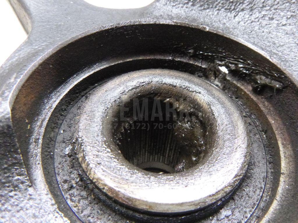 Кулак поворотный передний левый