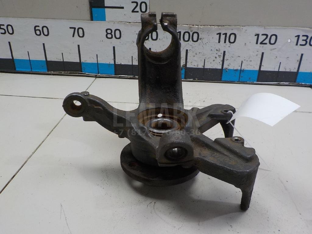 Кулак поворотный передний левый