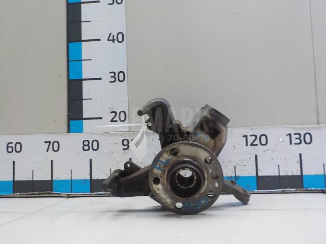 Кулак поворотный передний левый