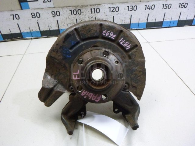 Кулак поворотный передний левый