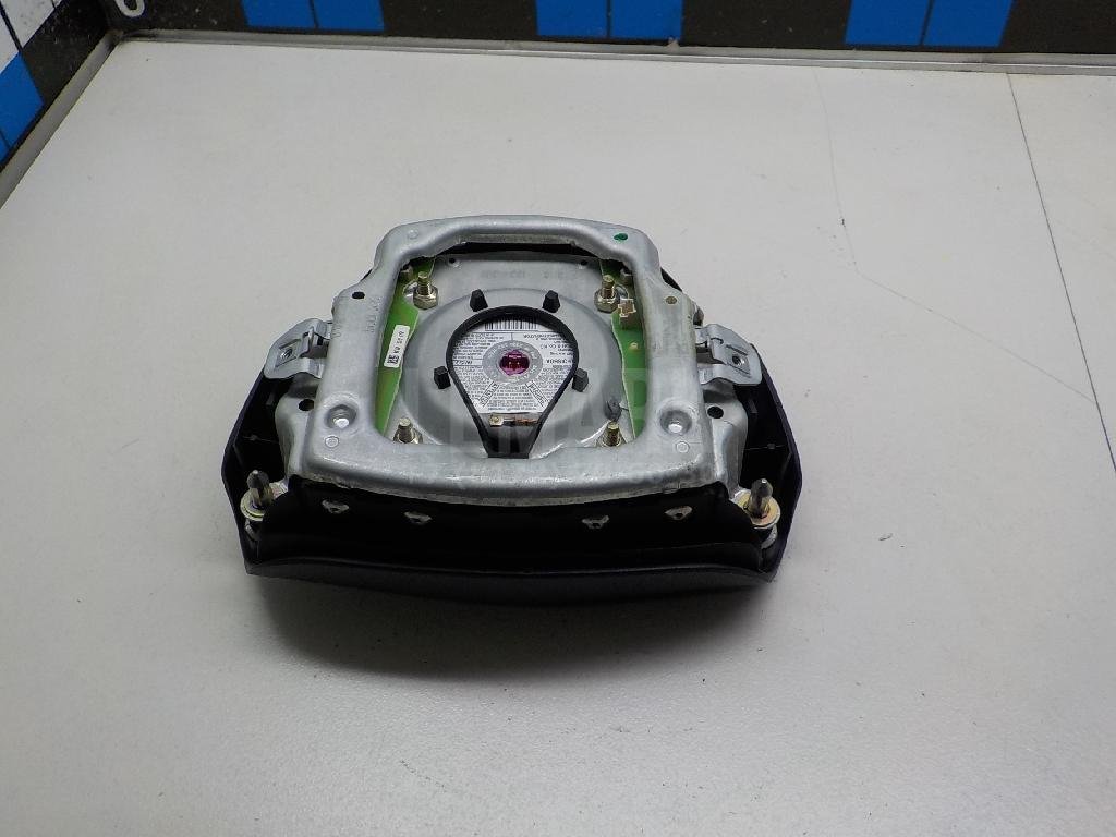 Подушка безопасности в рулевое колесо