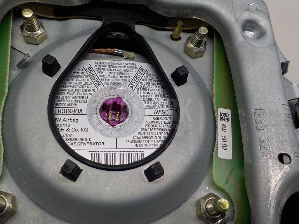 Подушка безопасности в рулевое колесо