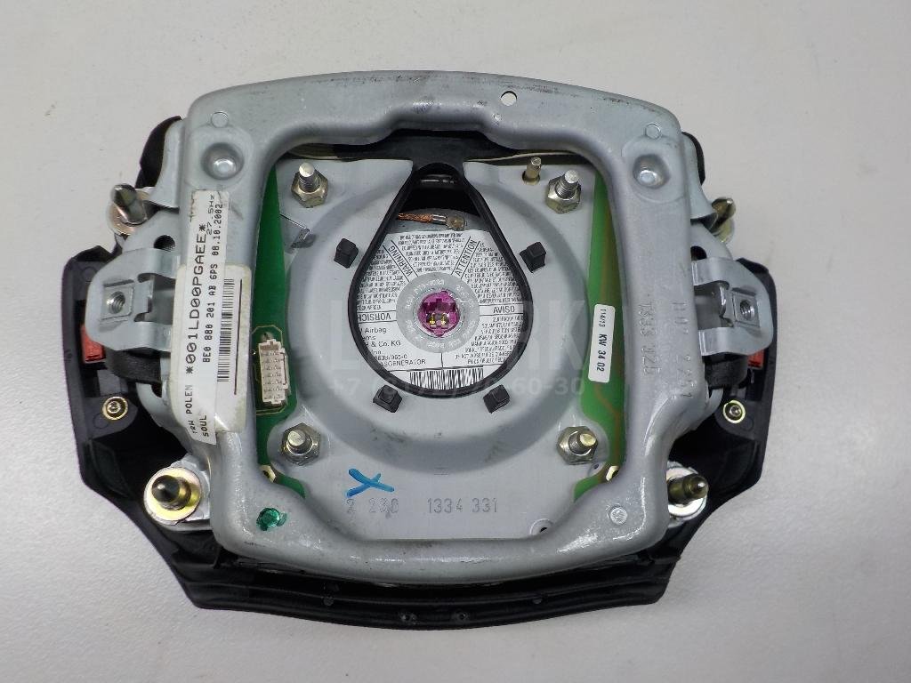 Подушка безопасности в рулевое колесо