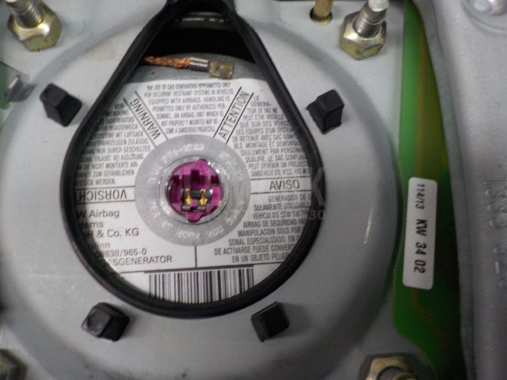 Подушка безопасности в рулевое колесо