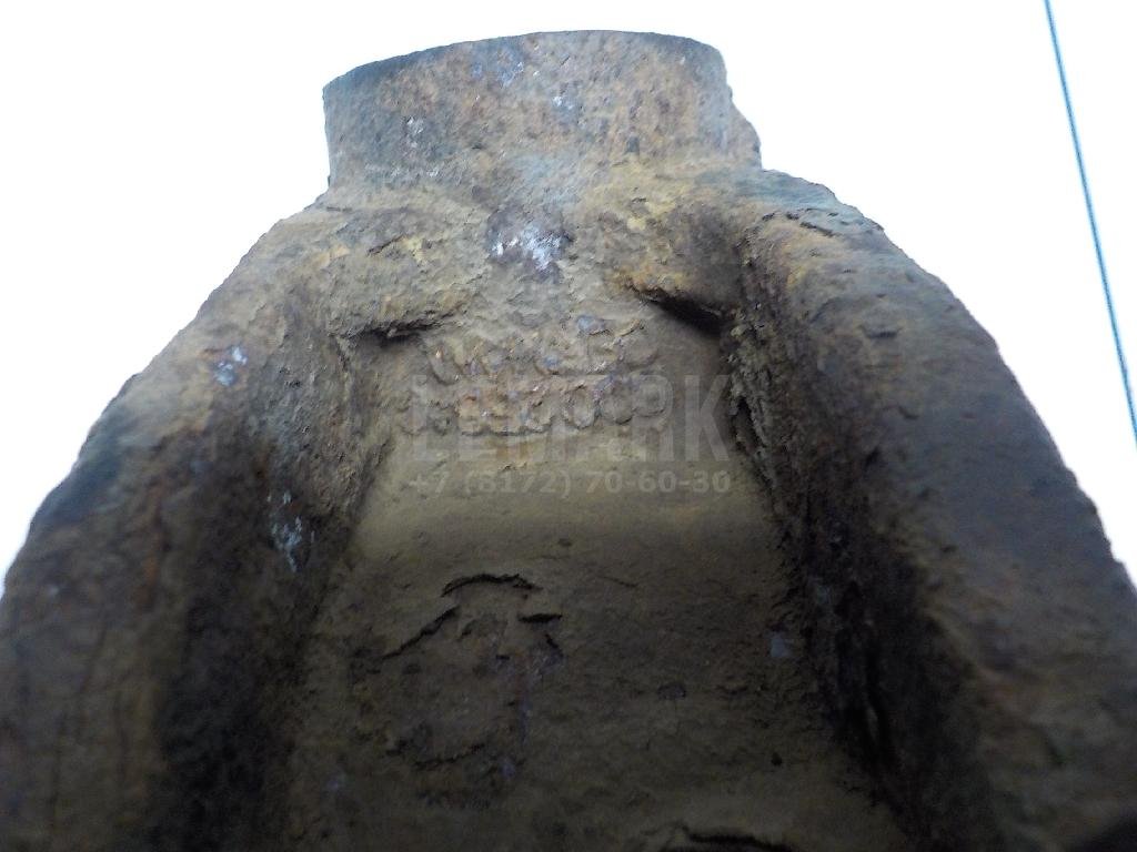 Кулак поворотный передний правый