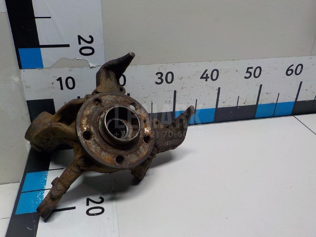 Кулак поворотный передний правый