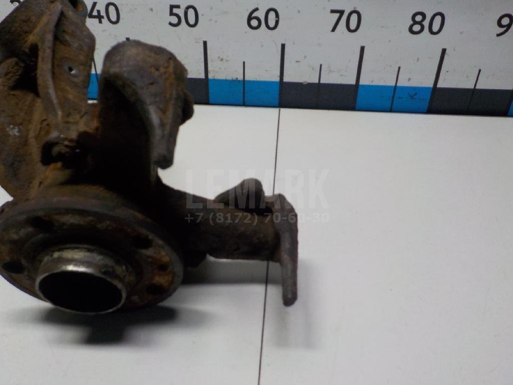 Кулак поворотный передний правый