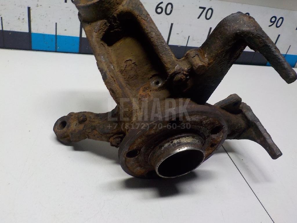 Кулак поворотный передний правый