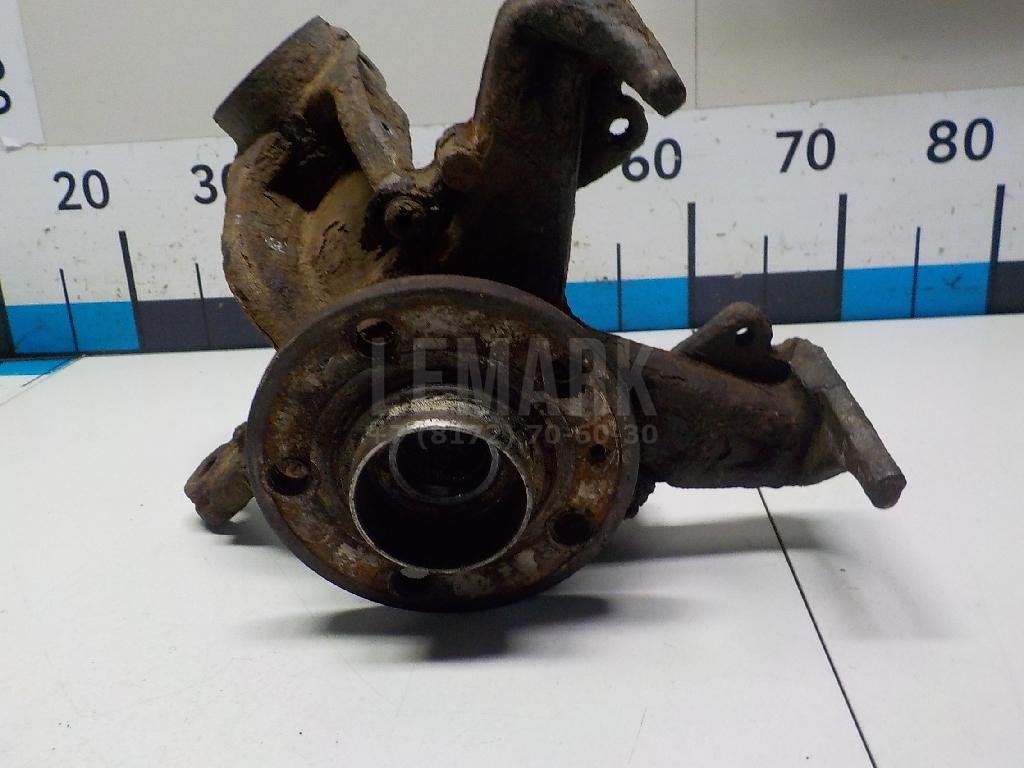 Кулак поворотный передний правый