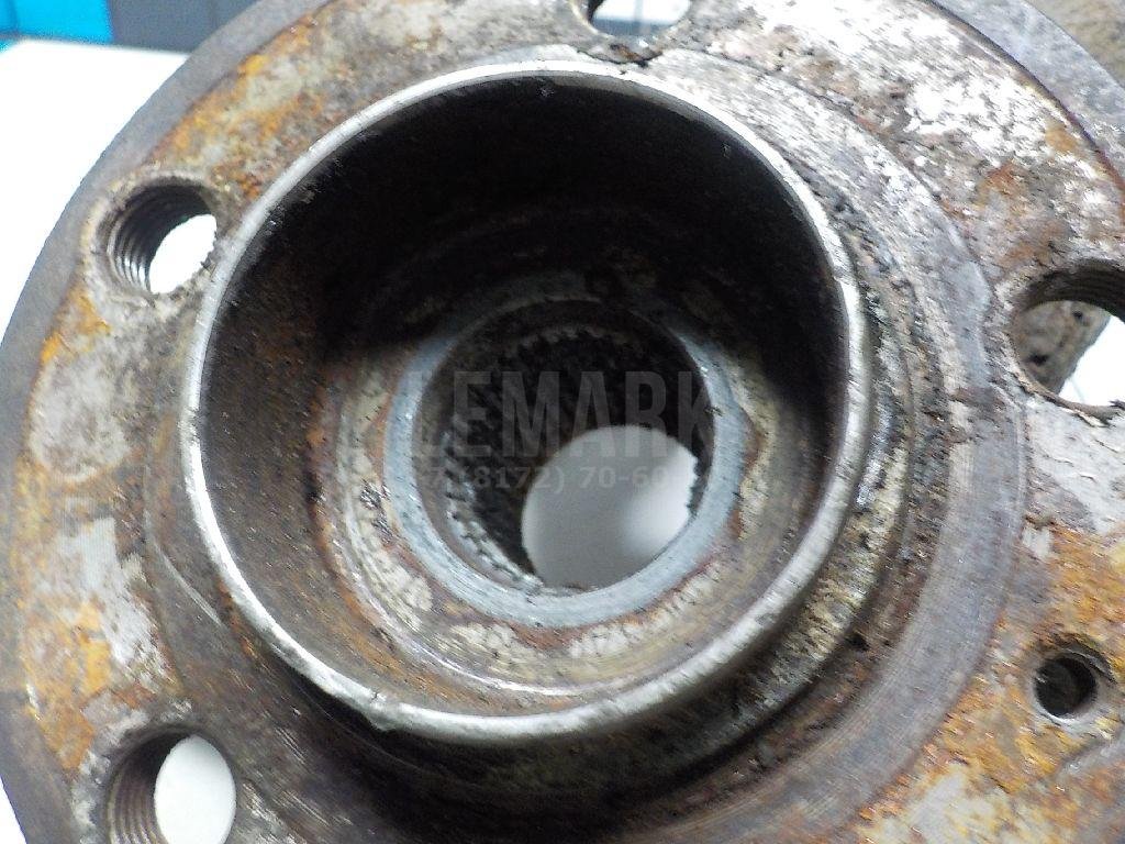 Кулак поворотный передний правый