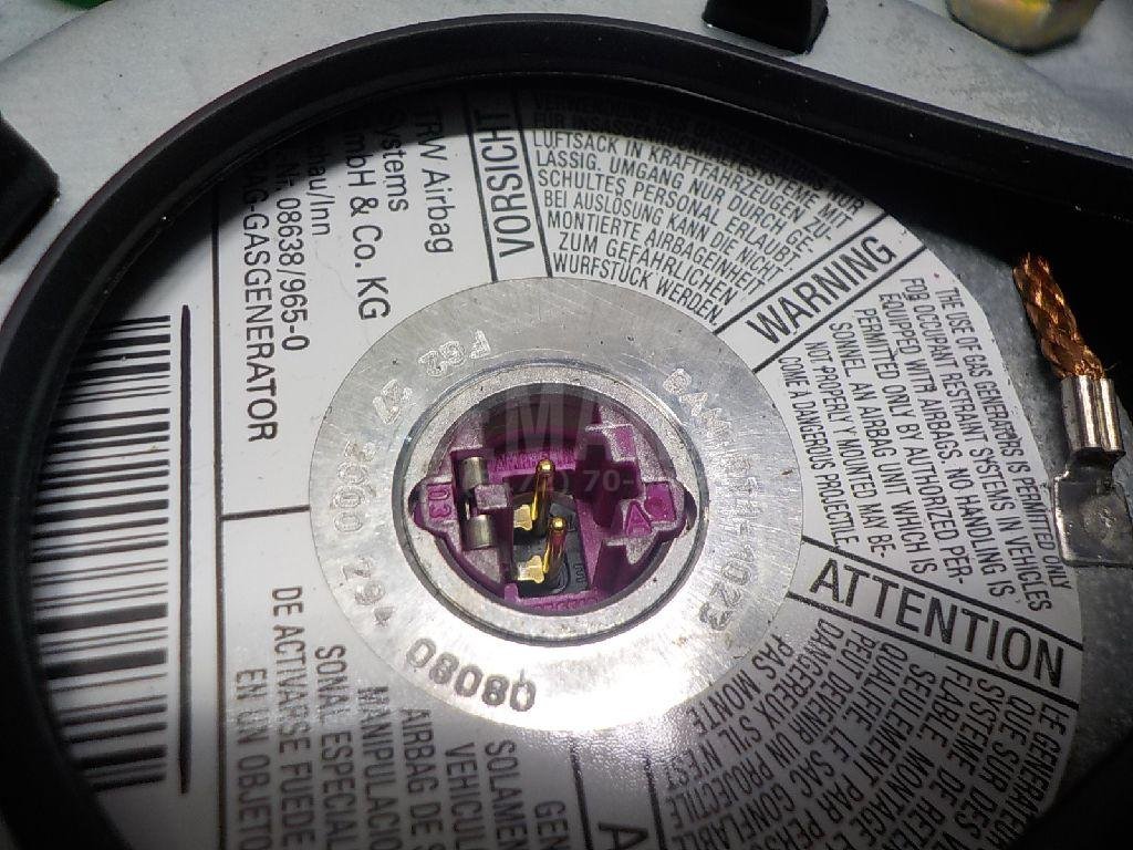 Подушка безопасности в рулевое колесо