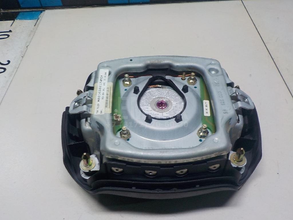 Подушка безопасности в рулевое колесо