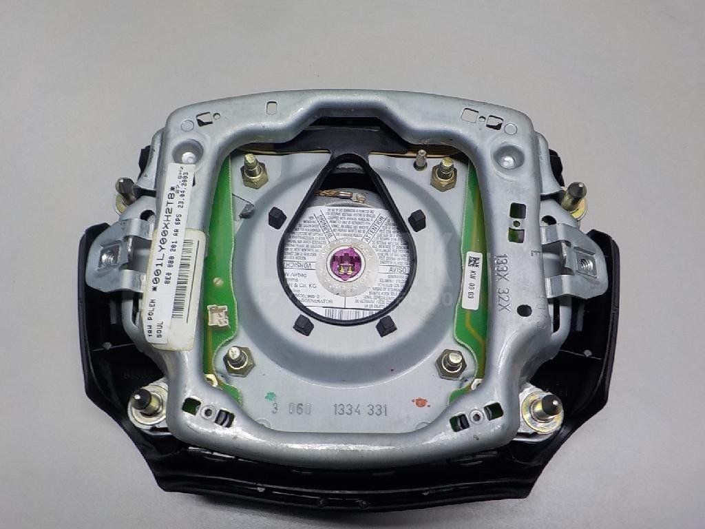 Подушка безопасности в рулевое колесо