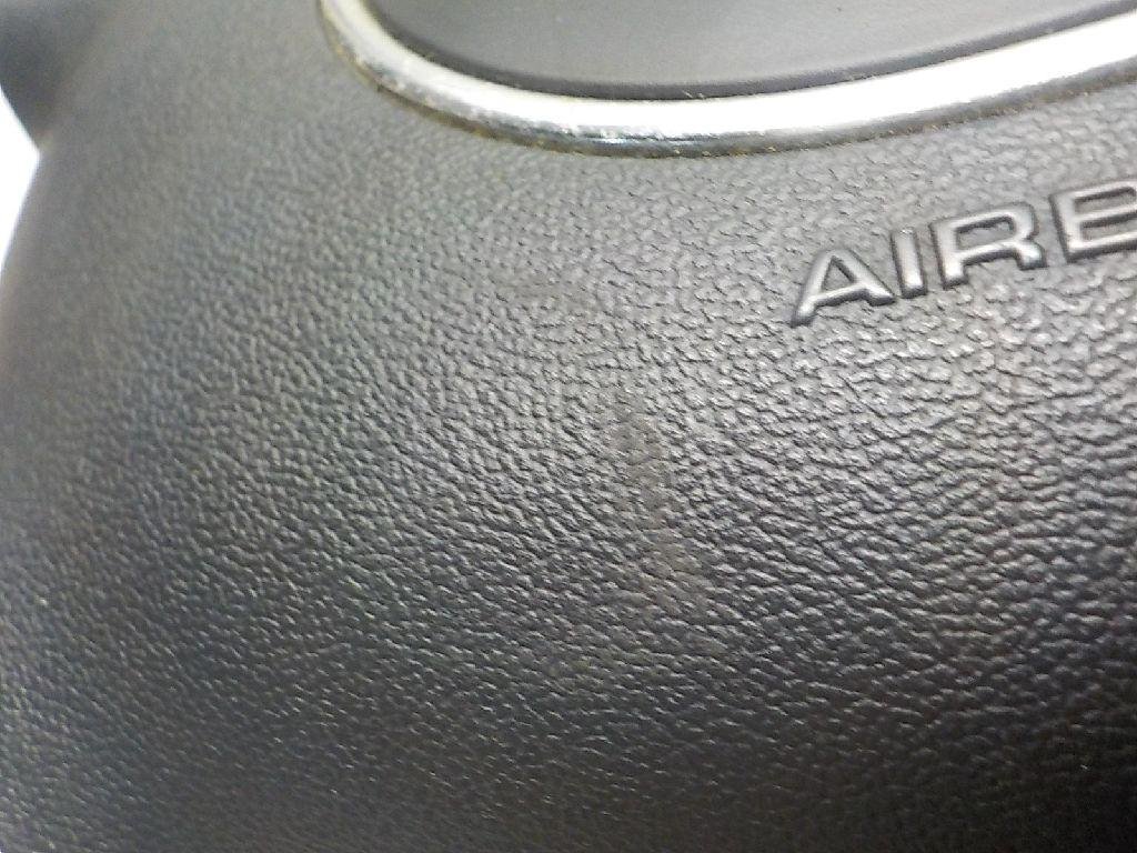 Подушка безопасности в рулевое колесо