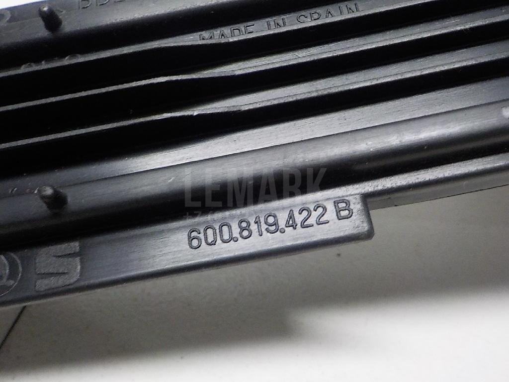 Крышка салонного фильтра