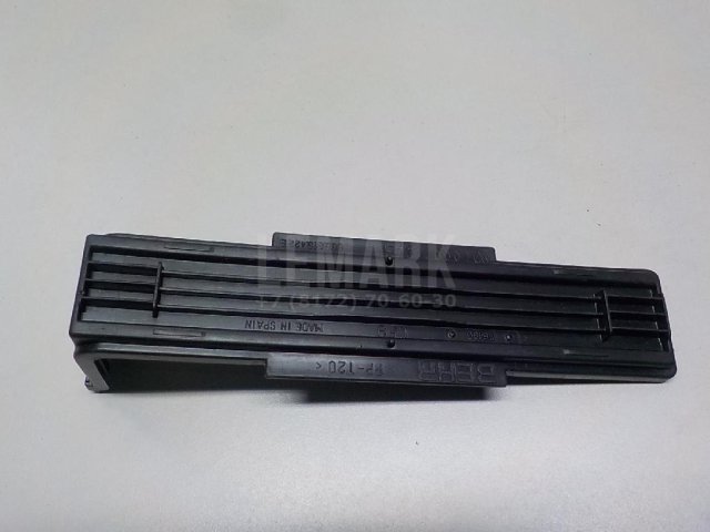 Крышка салонного фильтра