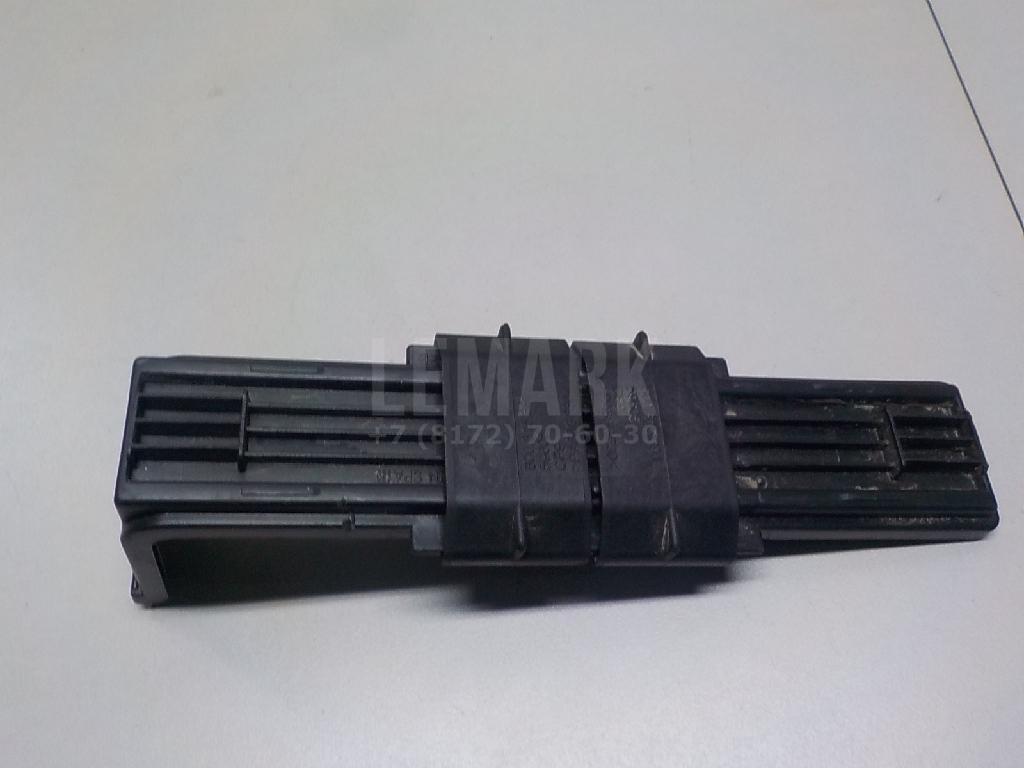 Крышка салонного фильтра