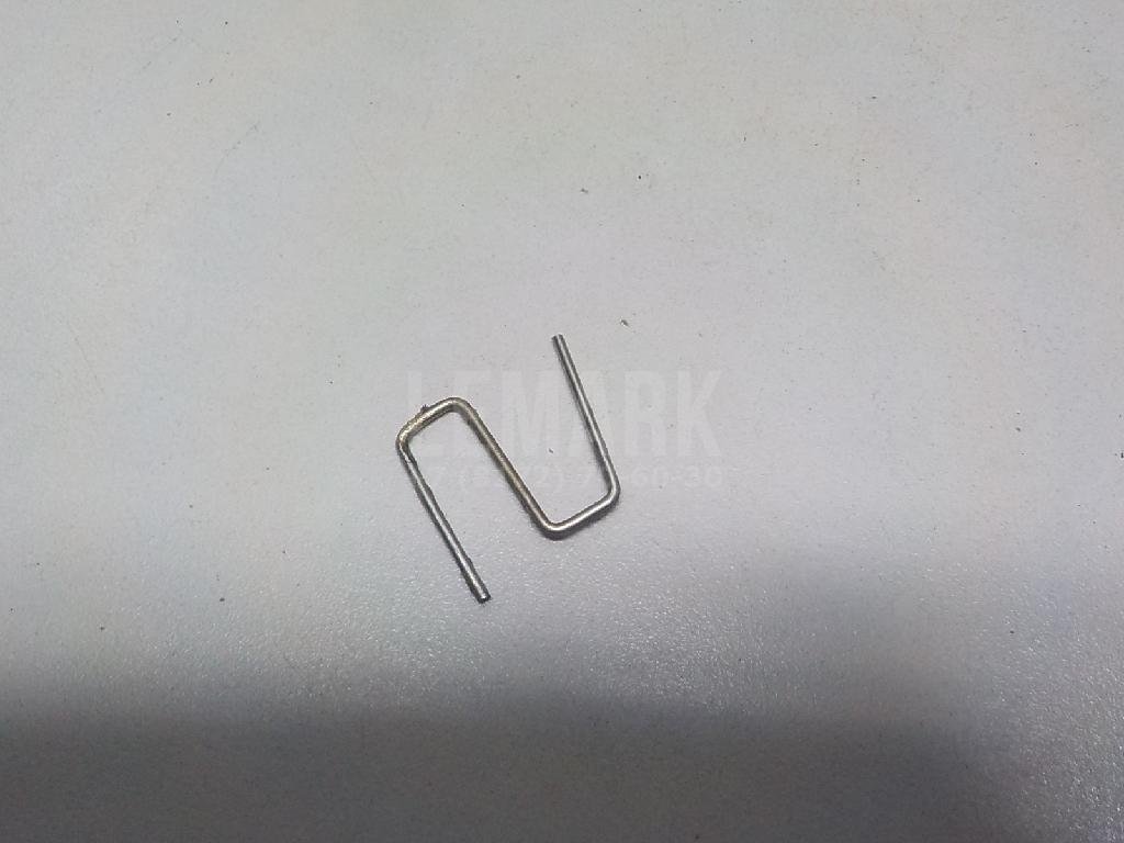 Пружина лючка бензобака