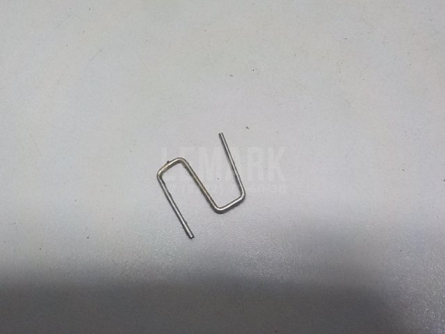 Пружина лючка бензобака