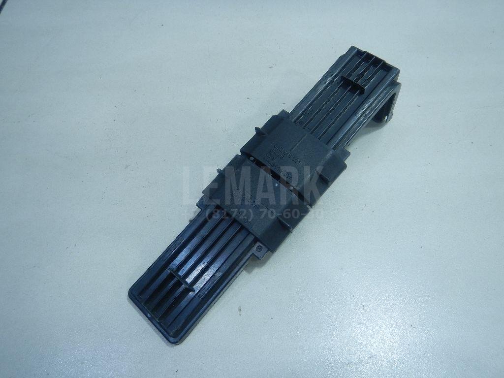 Крышка салонного фильтра