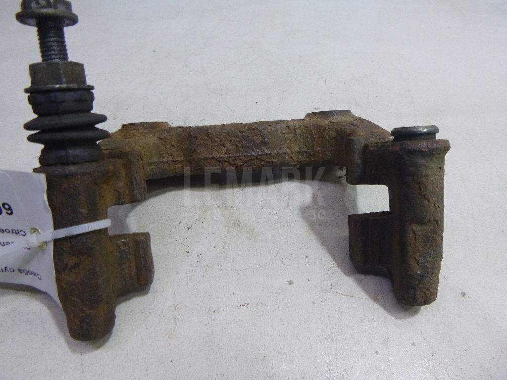 Скоба суппорта заднего правого