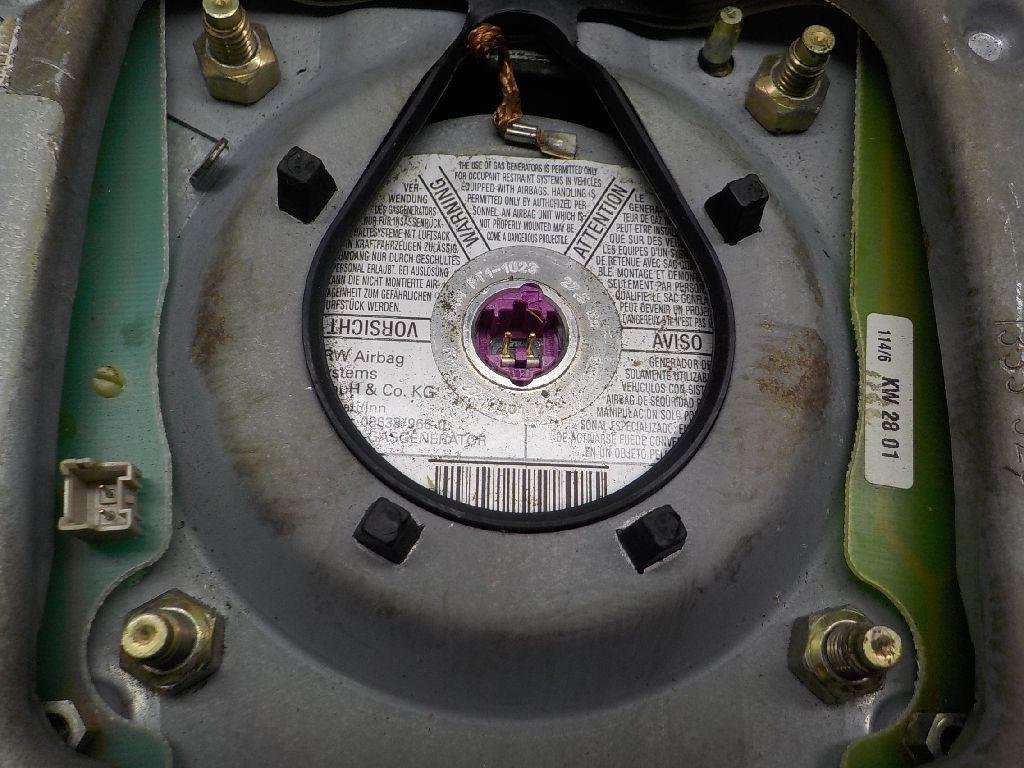 Подушка безопасности в рулевое колесо