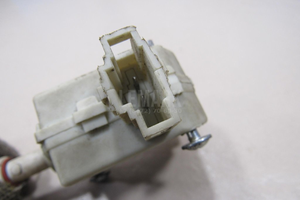 Активатор замка крышки бензобака