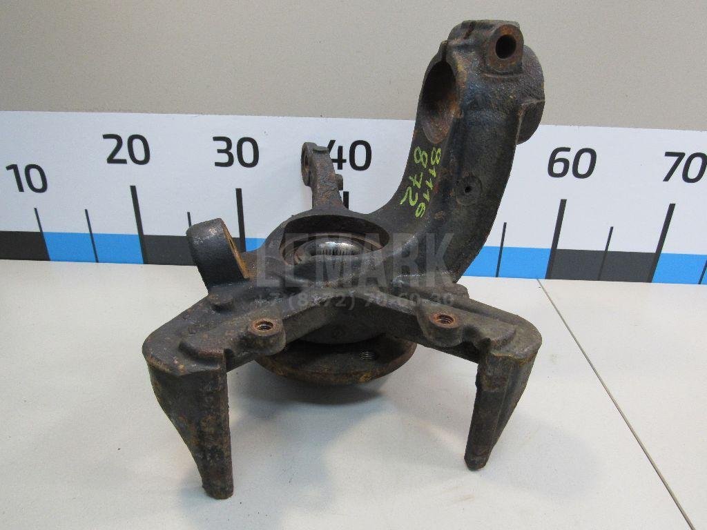 Кулак поворотный передний левый