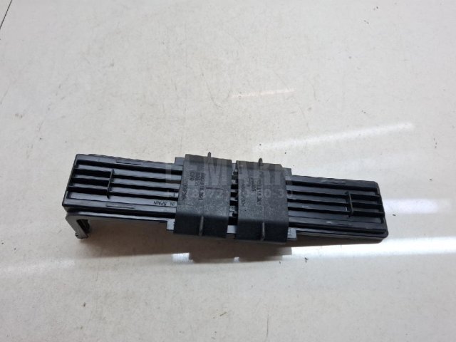 Крышка салонного фильтра