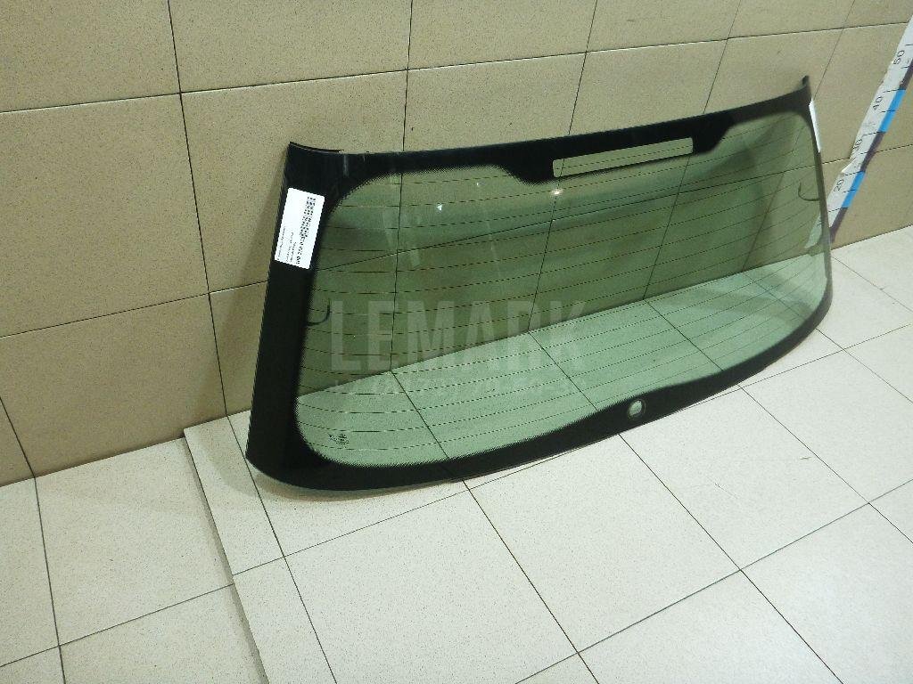 Стекло двери багажника