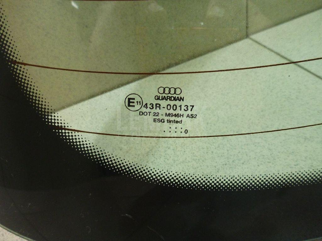 Стекло двери багажника