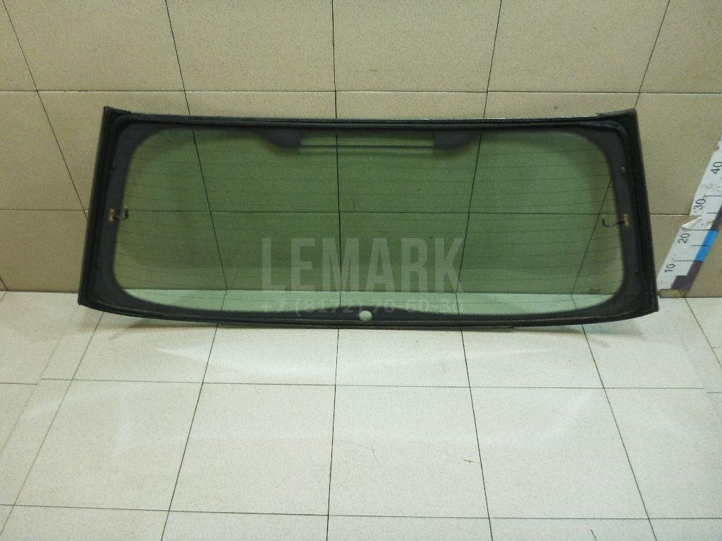 Стекло двери багажника