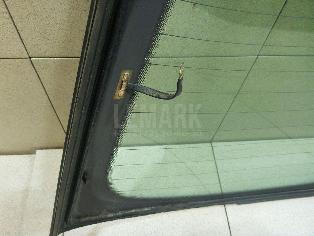 Стекло двери багажника