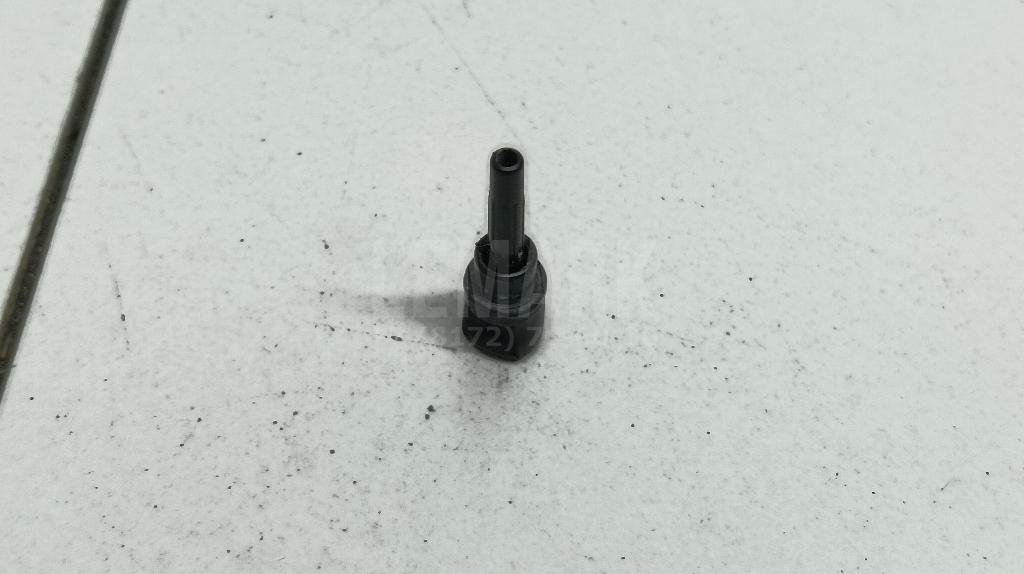 Форсунка омывателя зад стекла