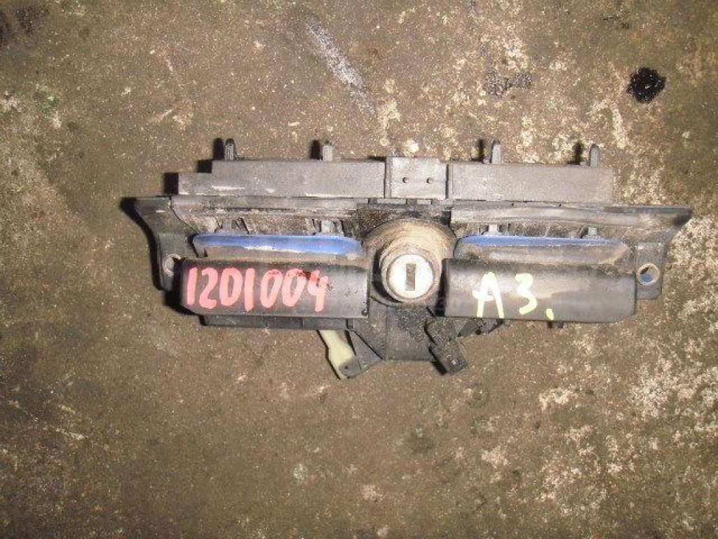 Ручка открывания багажника