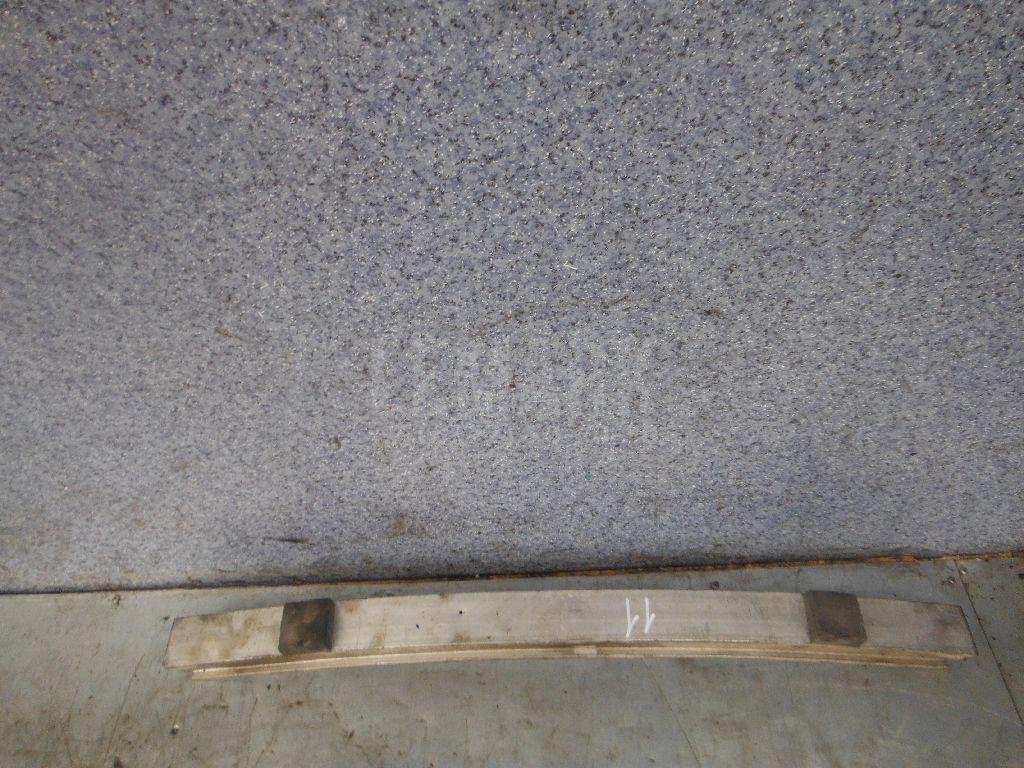 Усилитель переднего бампера