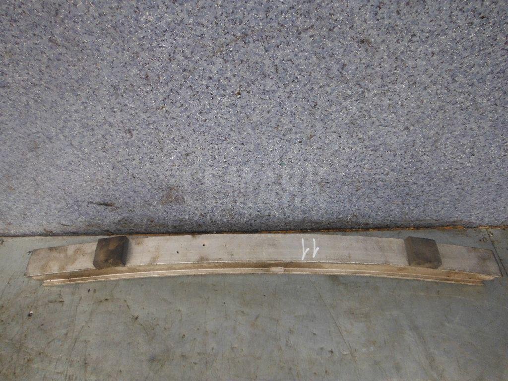 Усилитель переднего бампера