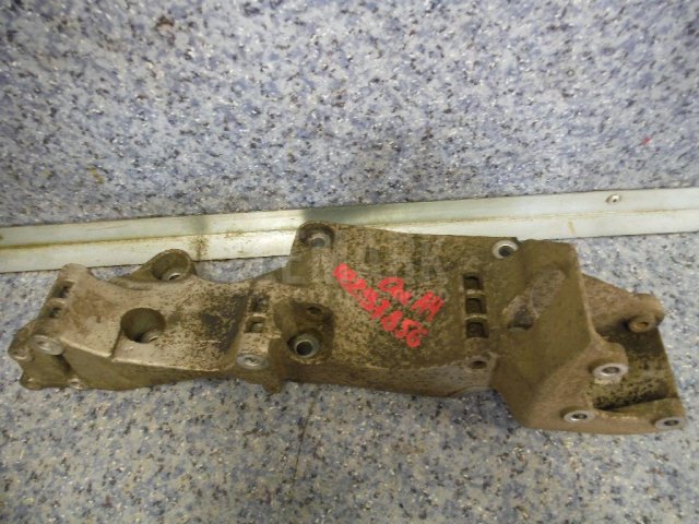 Кронштейн генератора