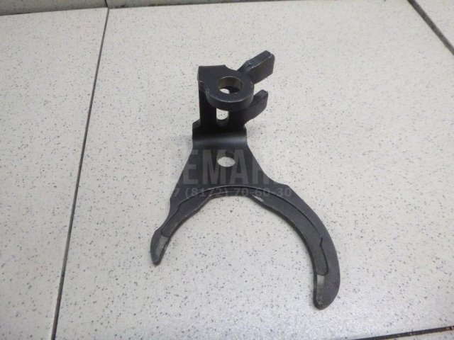 Вилка включения передачи