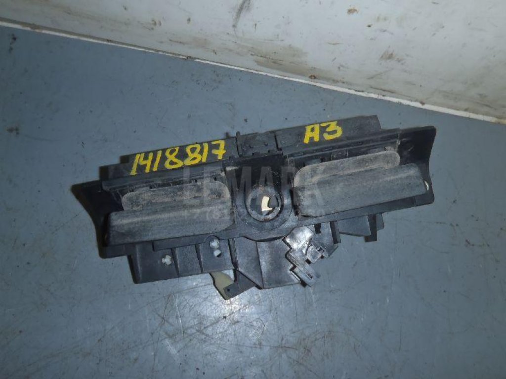 Ручка открывания багажника