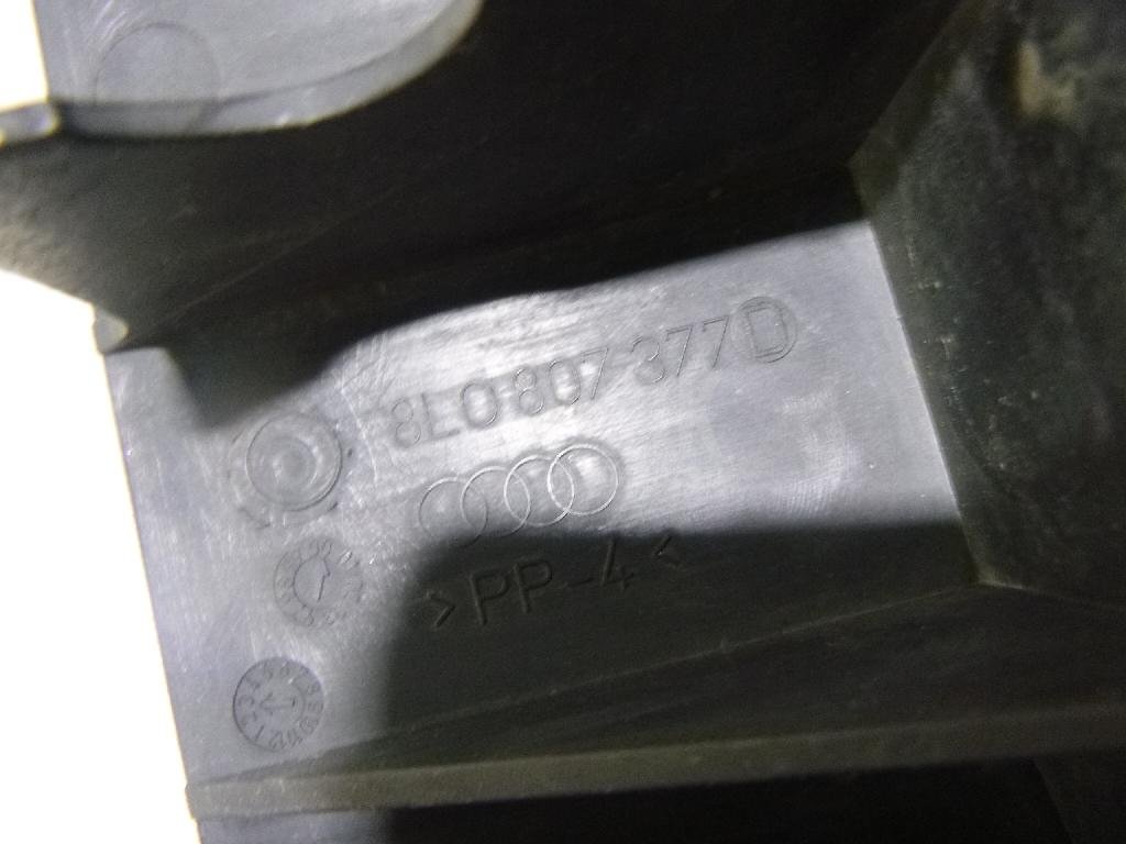 Направляющая заднего бампера левая