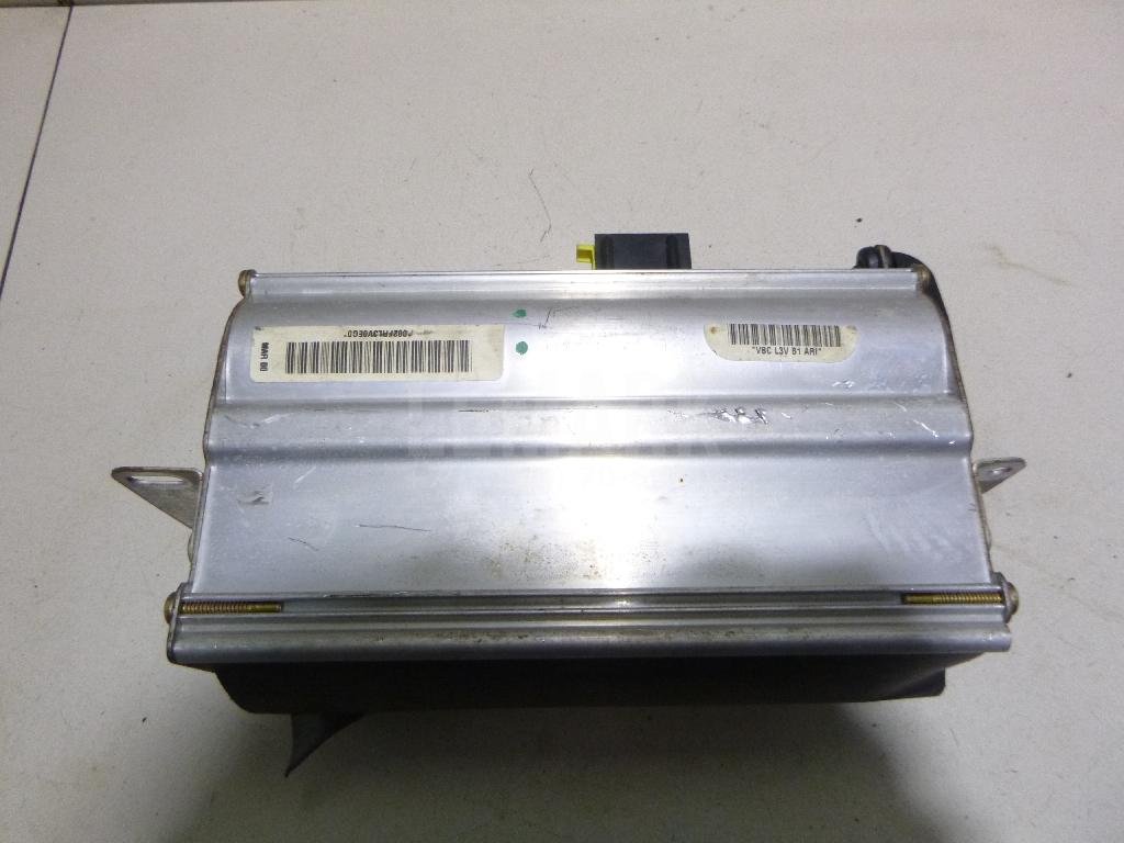 Подушка безопасности пассажирская (в торпедо)